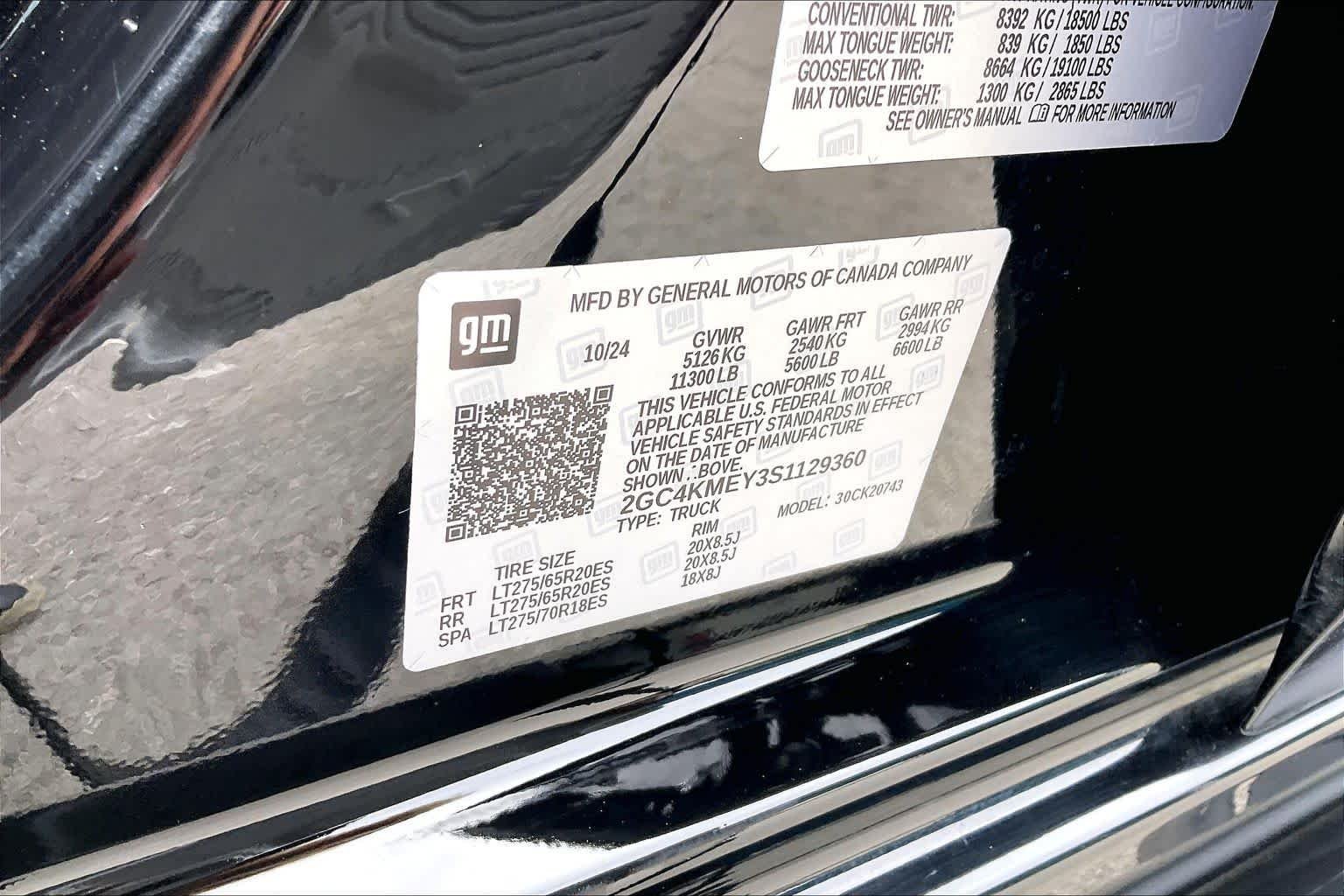 Used 2025 Black Chevrolet Custom image 32