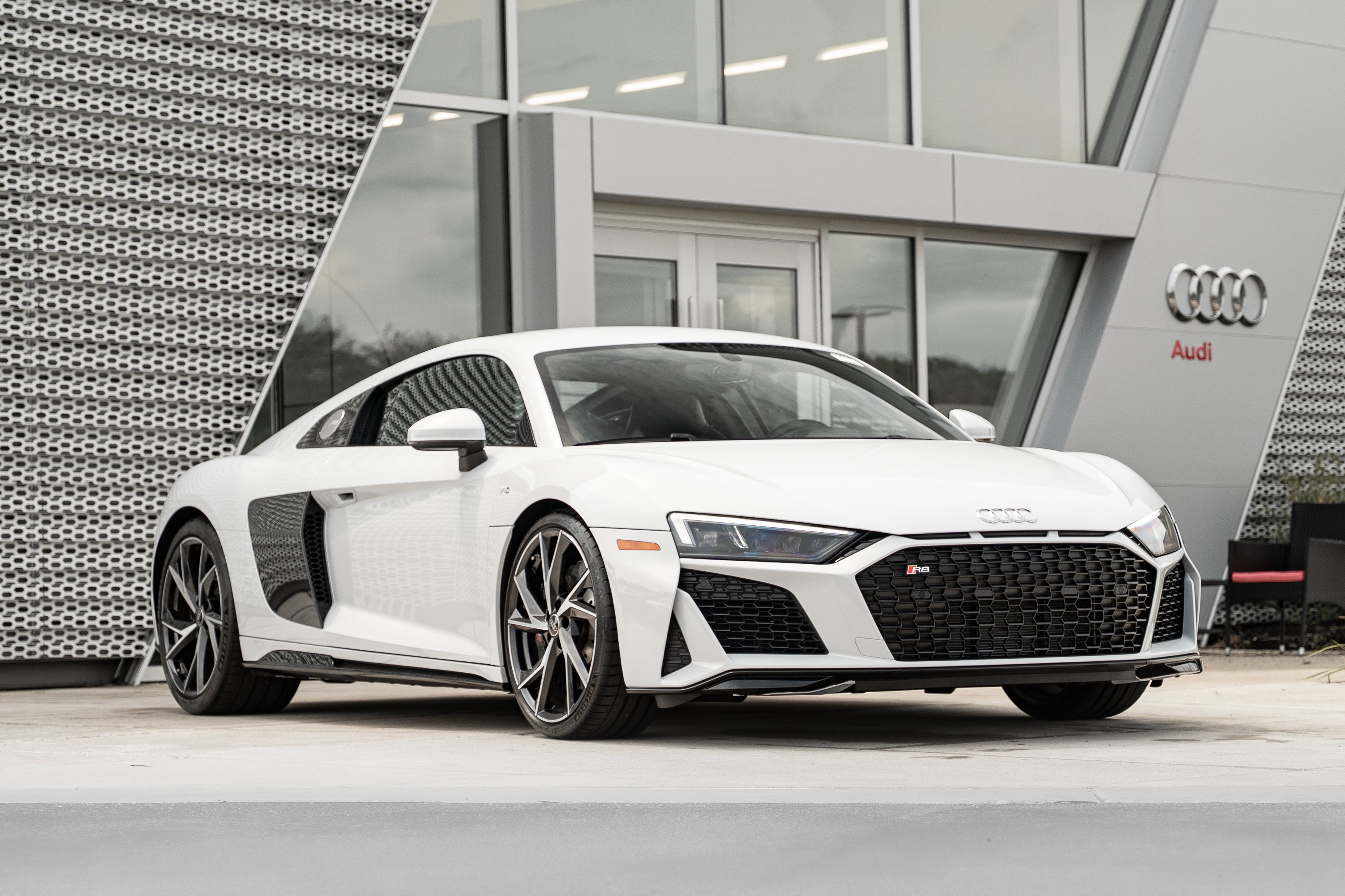 Certified Used 2023 Suzuka Gray Metallic Audi V10 performance image 1