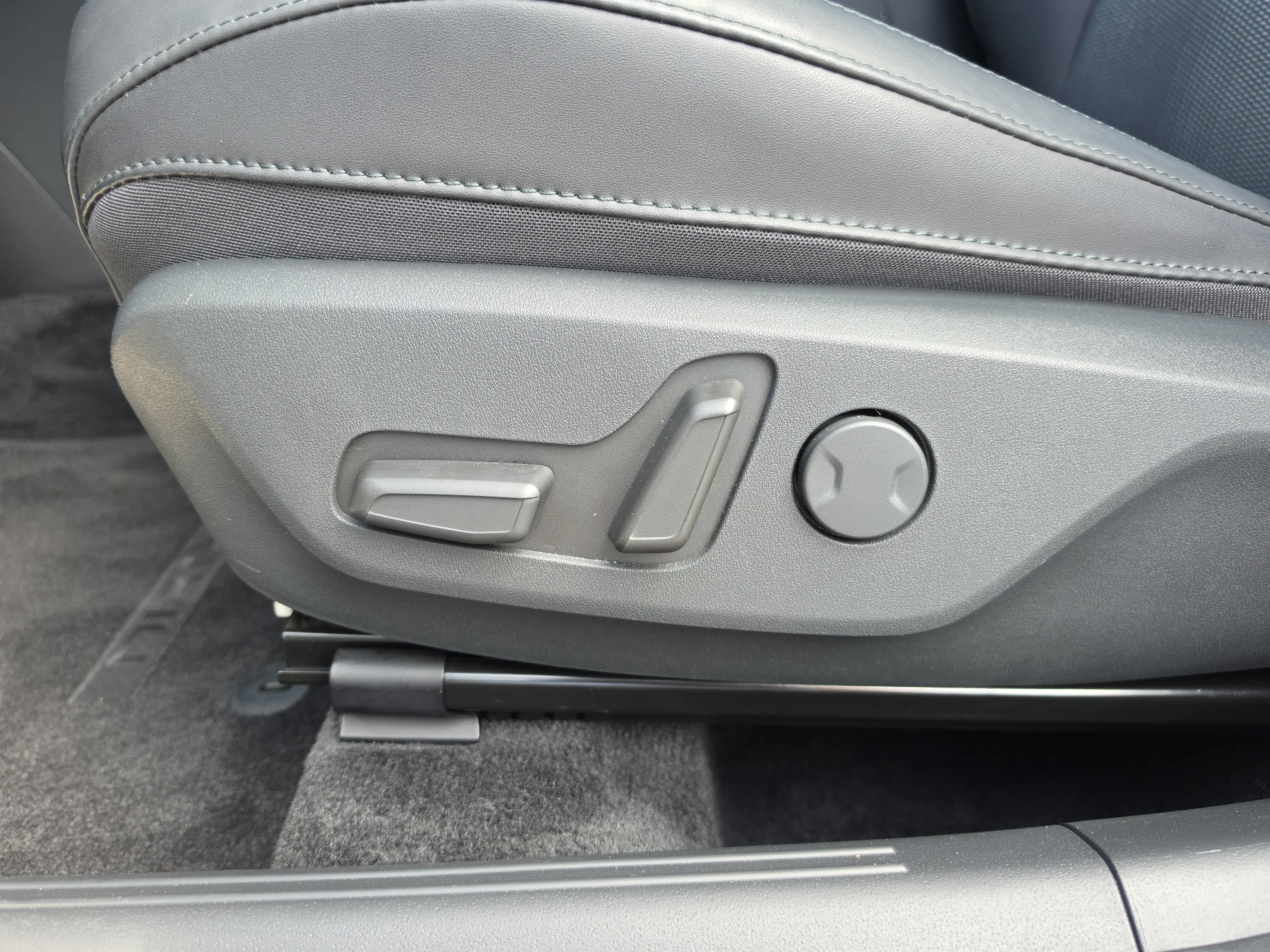 Used 2023 Graphite Gray Kia EX Touring image 25