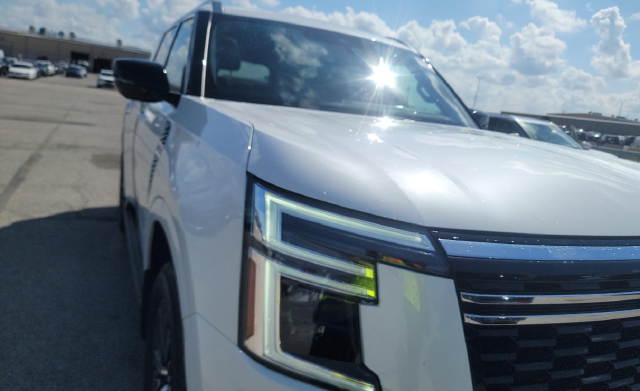 Used 2025 White Nissan Platinum image 1