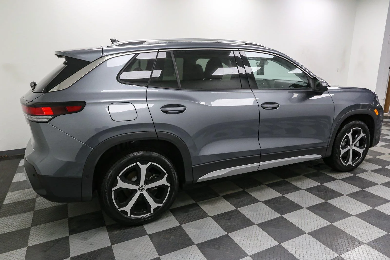 New 2026 Platinum Gray Metallic Volkswagen SE image 8