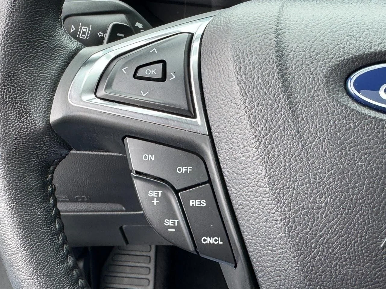 Used 2022 Iconic Silver Ford Titanium image 21