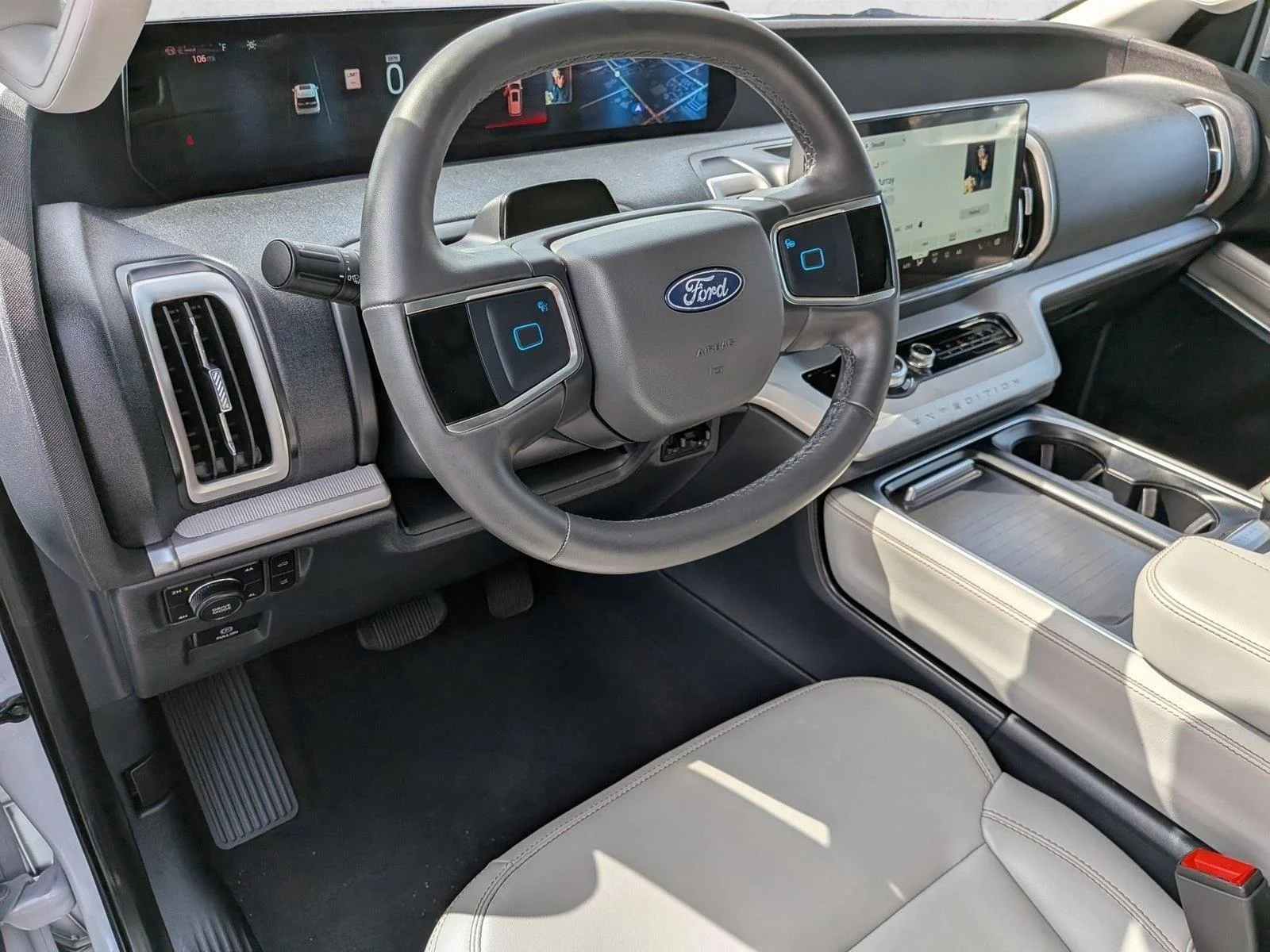Used 2025 Space Silver Metallic Ford Active image 10