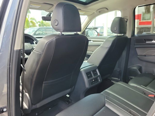 2022 Volkswagen Atlas SE w/Tech - Photo 9