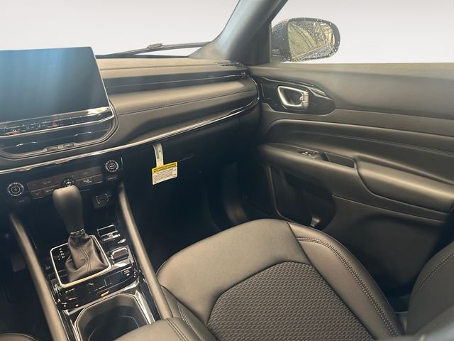 New 2026 Hydro Blue Pearl-Coat Exterior Paint Jeep Latitude image 11