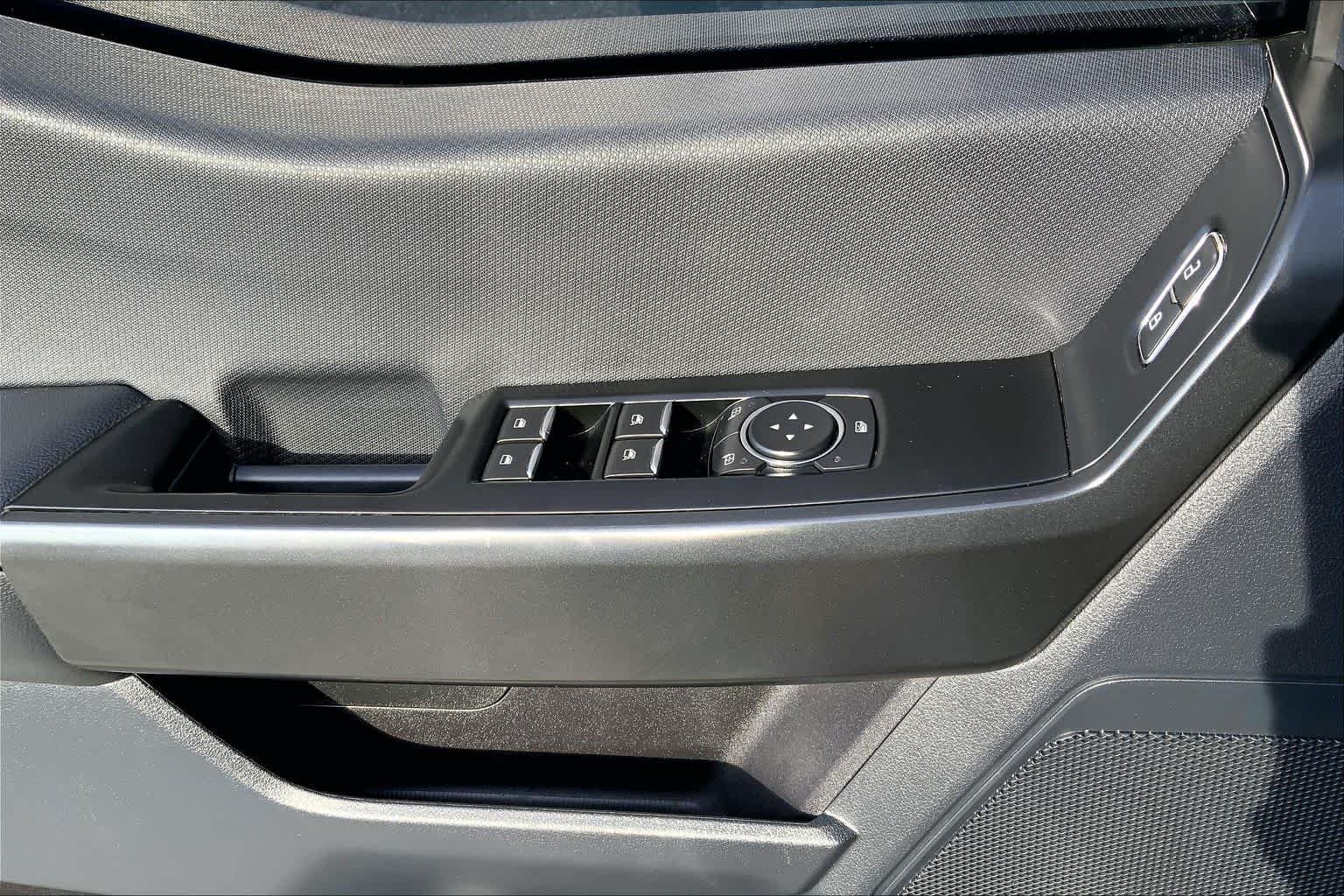 Used 2022 Iconic Silver Metallic Ford XL image 32