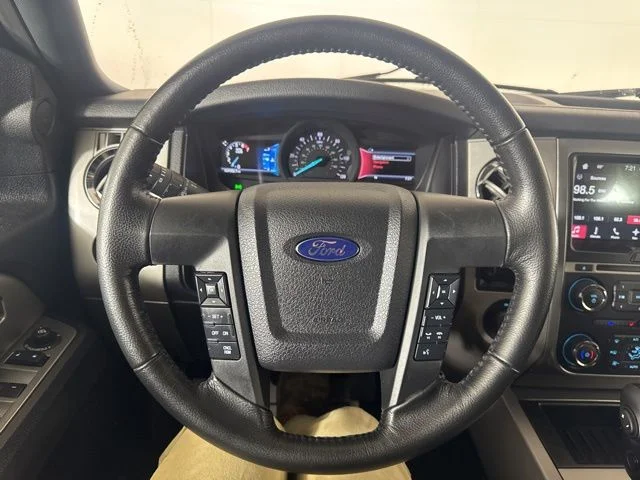 Used 2016 White Platinum Clearcoat Metallic Ford XLT image 18