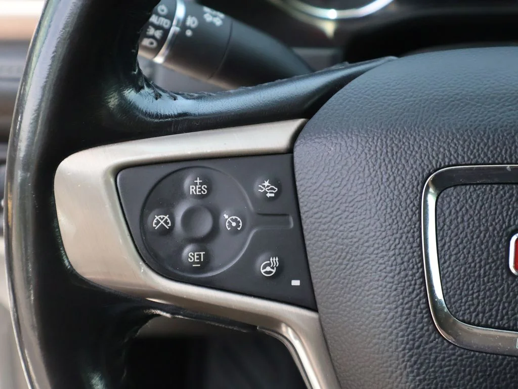 Used 2017 White GMC Denali image 39