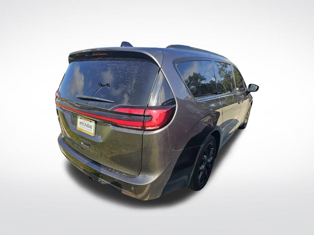 Used 2023 Gray Chrysler Touring L image 19