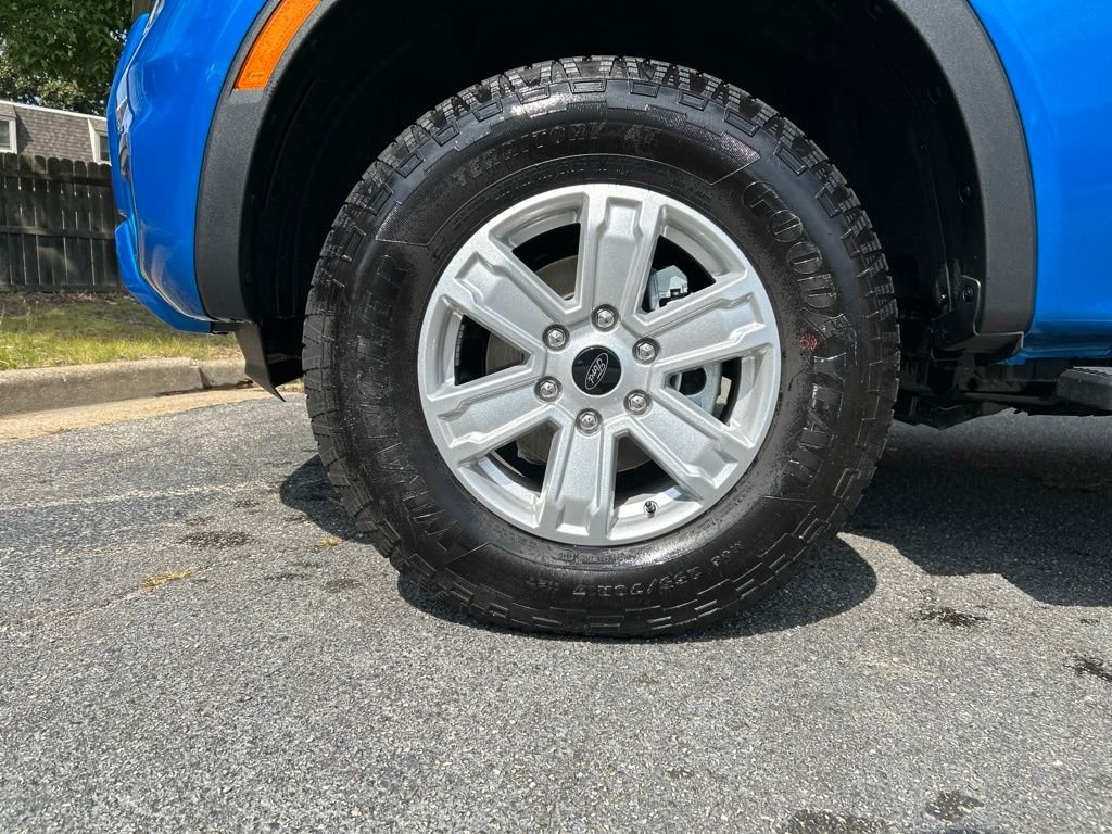 Used 2025 Blue Ford XL image 11