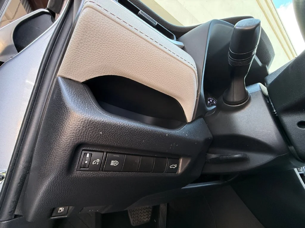 Used 2022 Silver Toyota XLE Premium image 23