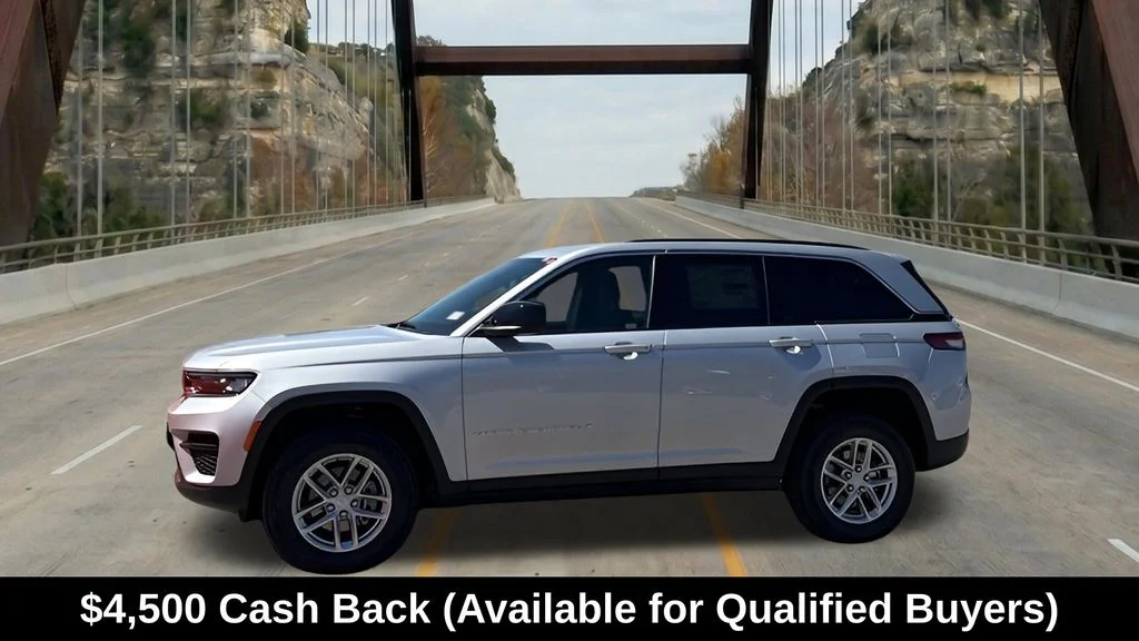 New 2026 Silver Zynith Exterior Paint Jeep Laredo X image 4