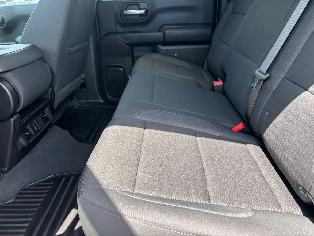 Used 2025 White Chevrolet Custom image 24