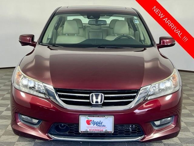 Used 2014 Basque Red Pearl II Honda Touring image 2