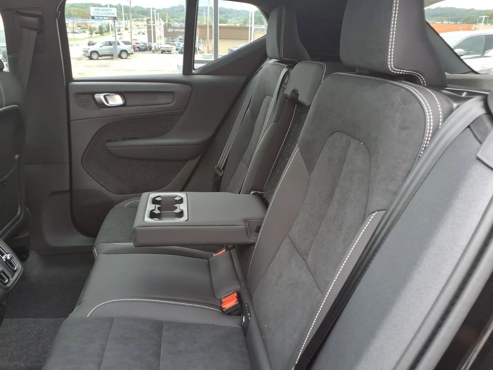 New 2026 Onyx Black Volvo Ultra Black Edition image 6