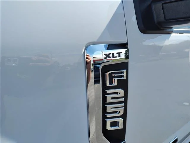 Used 2022 White Ford CREW XLT image 8
