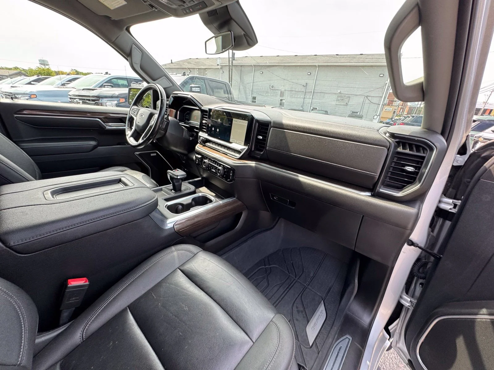 Used 2022 SILVER ICE METALLIC Chevrolet RST image 32
