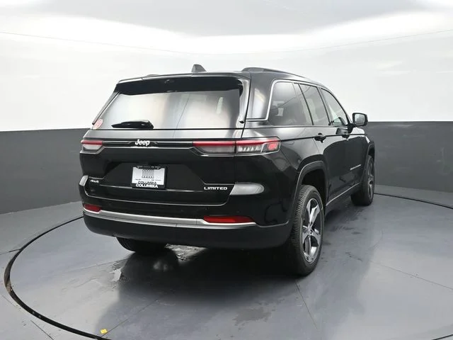 New 2026 Diamond Black Crystal Pearlcoat Jeep Limited image 9