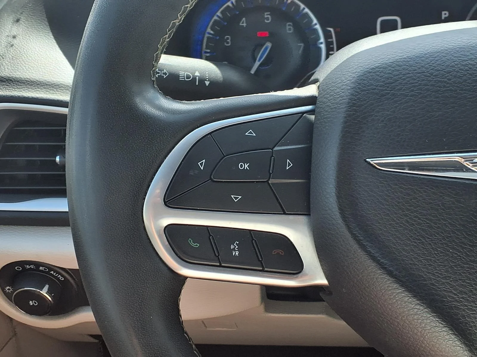 Used 2023 Silver Mist Clearcoat Chrysler Touring L image 17