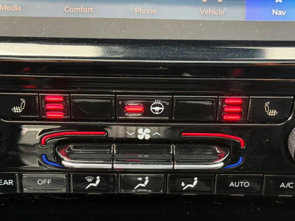 Used 2022 Gray Jeep Limited image 31