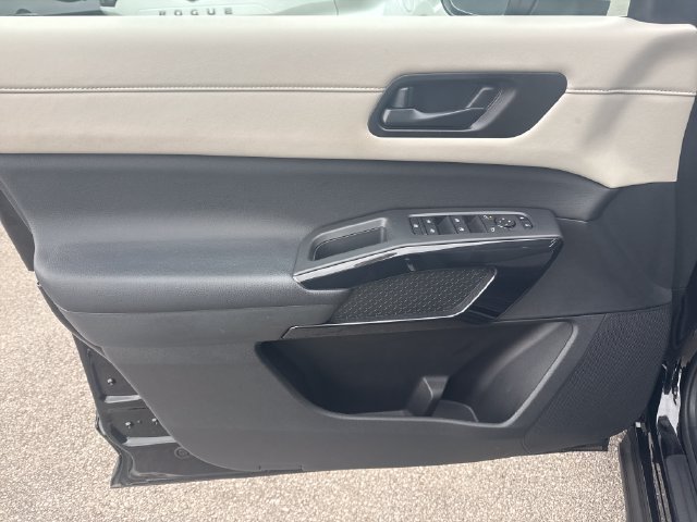 Used 2025 Black Nissan SV image 12