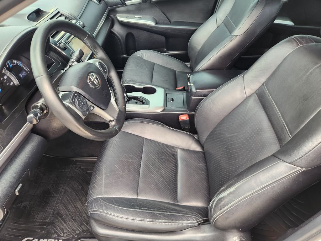 Used 2014 Blizzard Pearl Toyota SE image 13
