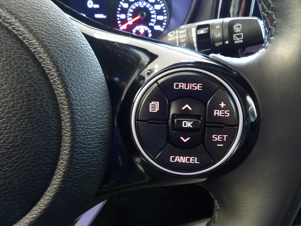 Used 2022 Neptune Blue/Cherry Black Kia X-Line image 29