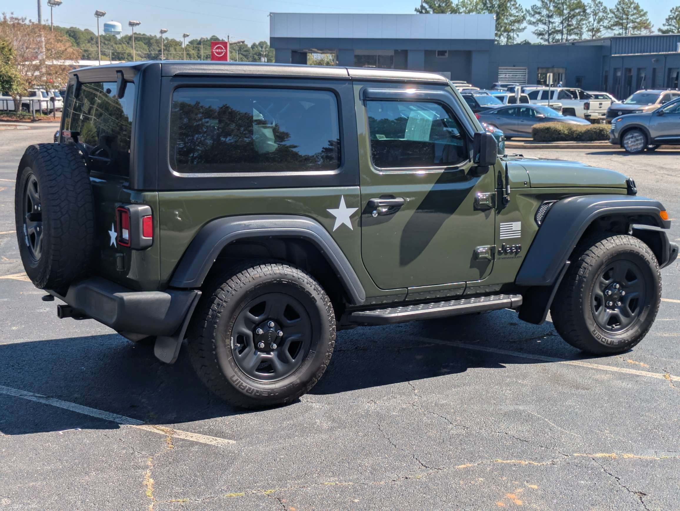 Used 2023 Green Jeep Sport image 4
