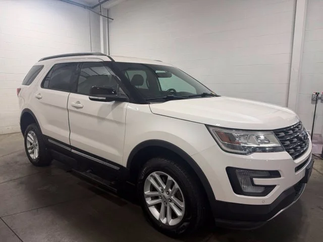 Used 2016 White Ford XLT image 3