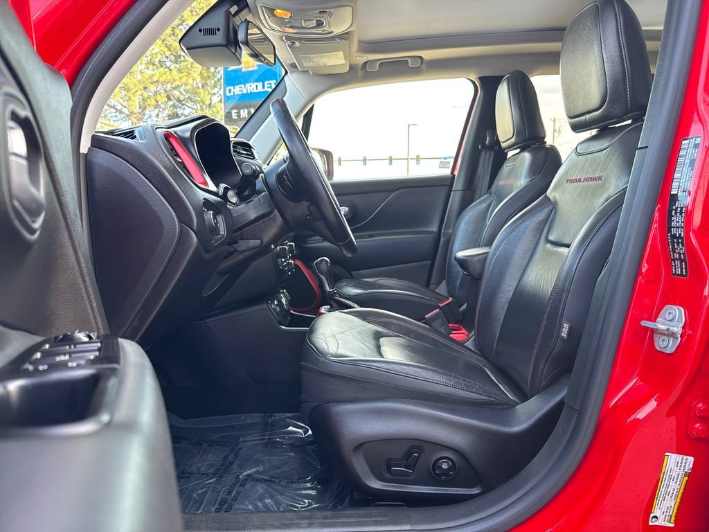 Used 2021 Colorado Red Clearcoat Jeep Trailhawk image 9