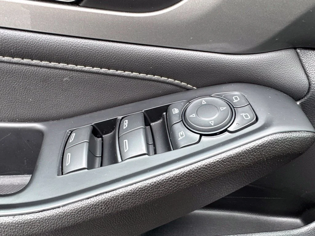 Used 2023 STERLING GRAY METALLIC Chevrolet LT Cloth image 3