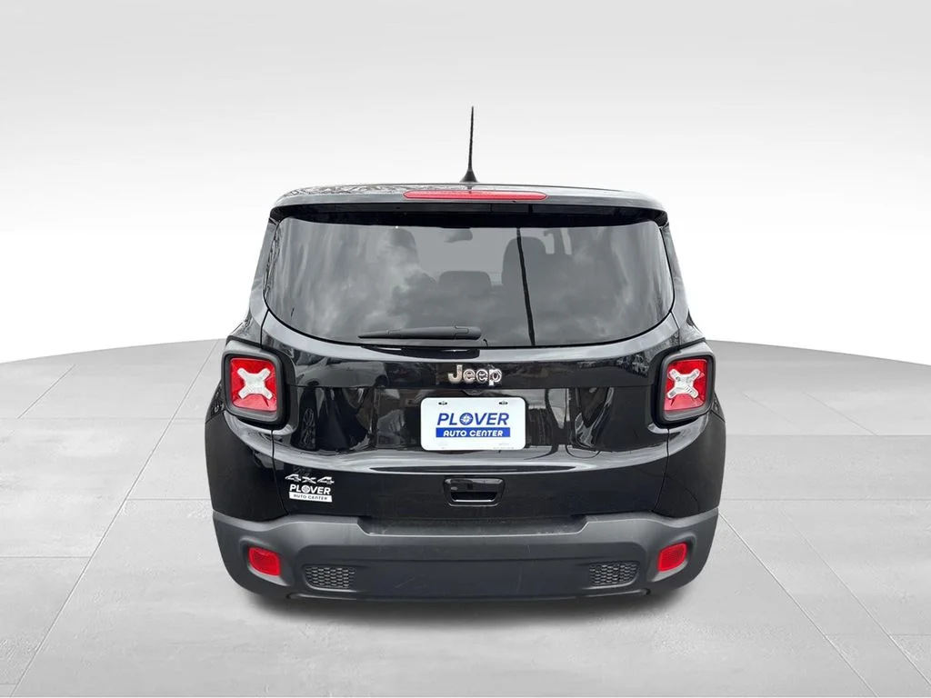 Used 2023 Black Clearcoat Jeep Latitude image 5