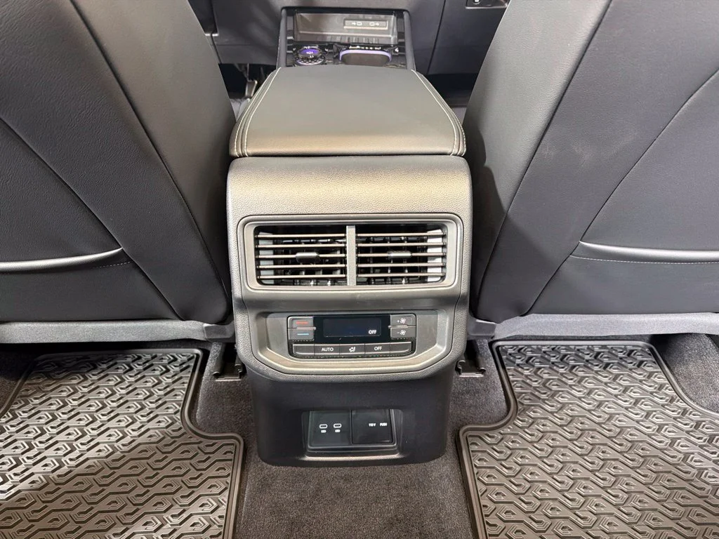 New 2027 Beige/tan Volkswagen SE w/Technology image 20