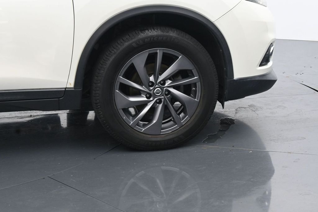 Used 2016 White Nissan SL image 11