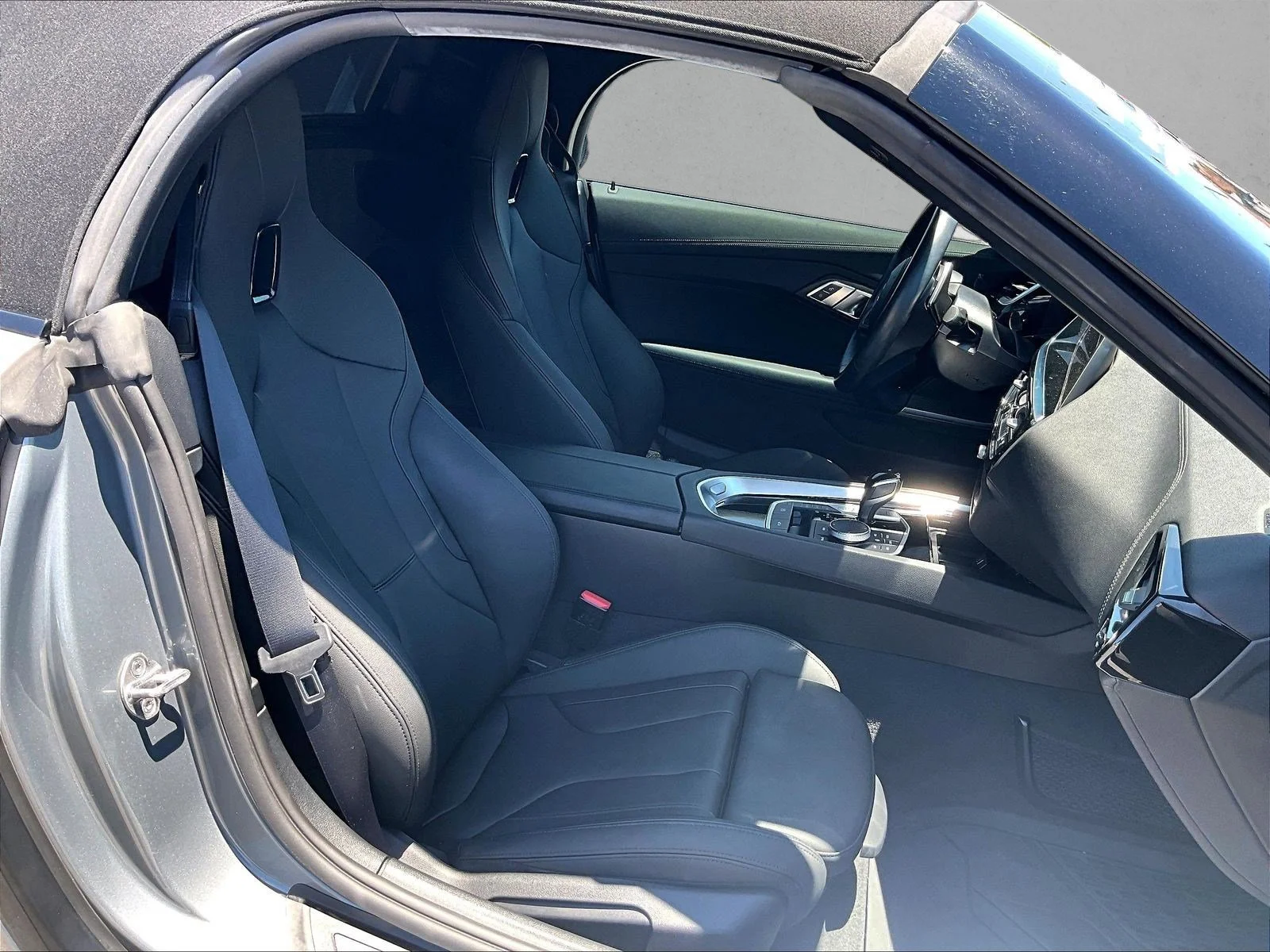 Used 2023 Skyscraper Grey Metallic BMW sDrive30i image 8