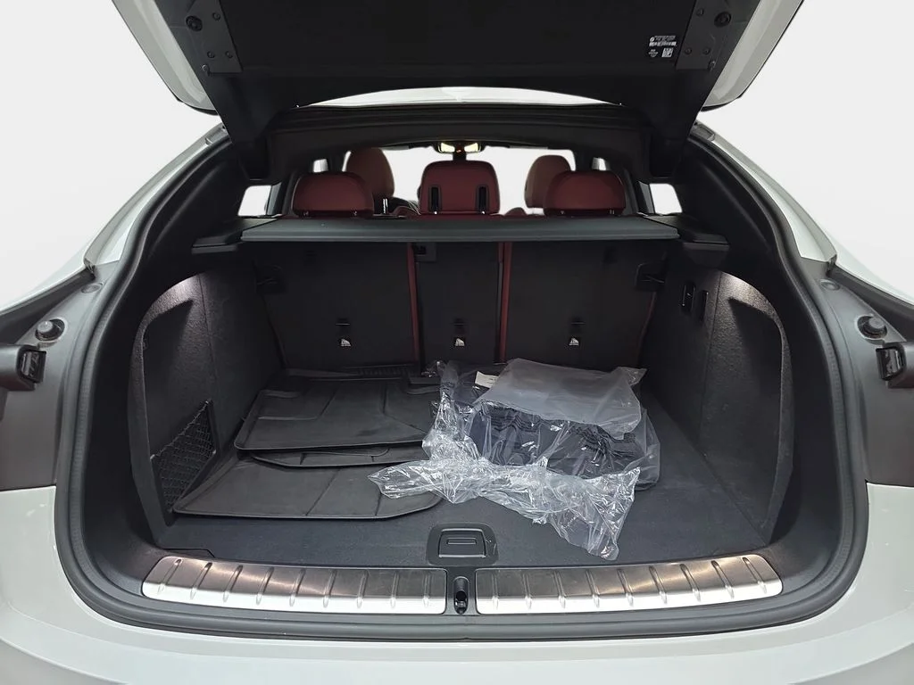 Used 2024 Alpine White BMW xDrive30i image 14
