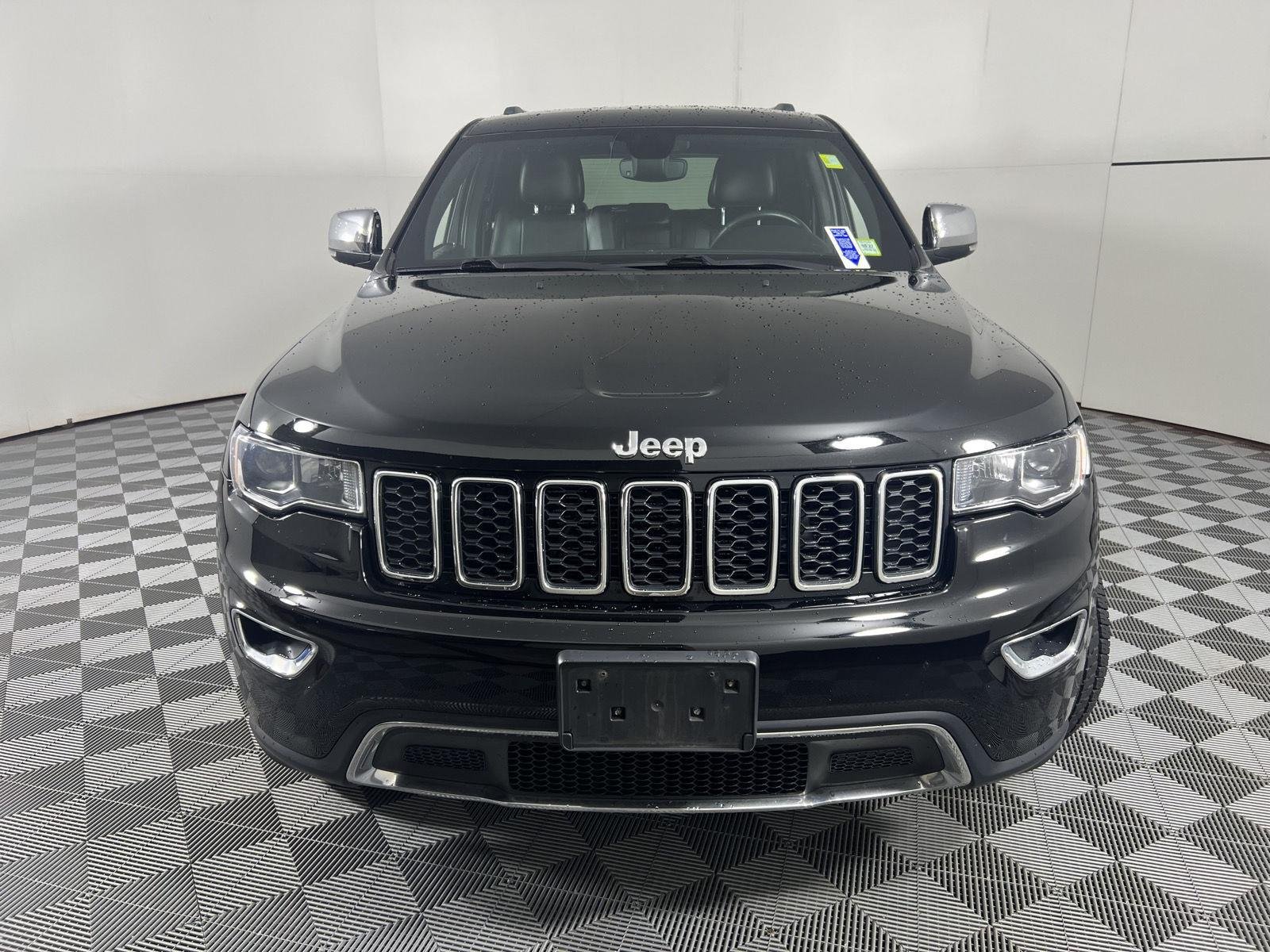 Used 2018 Diamond Black Crystal Pearlcoat Jeep Limited image 5