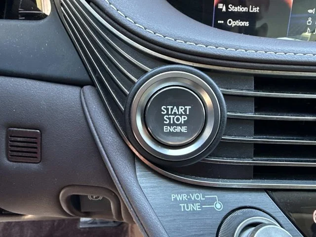 Used 2019  Lexus 500 Base image 33