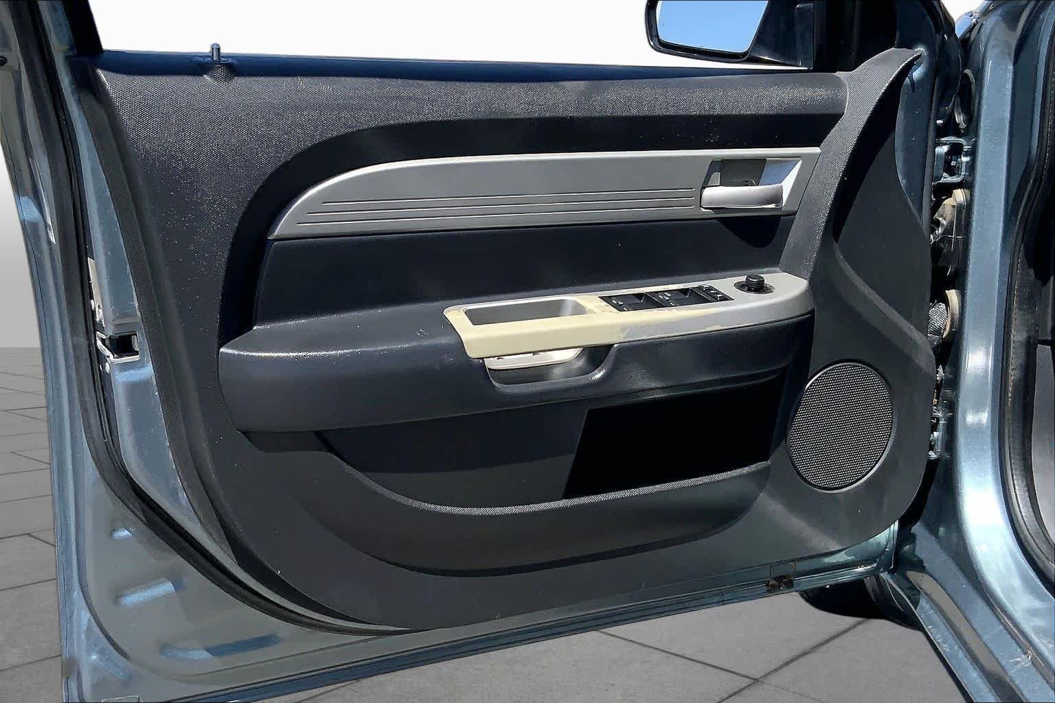 Used 2010 Silver Steel Metallic Chrysler Touring image 18