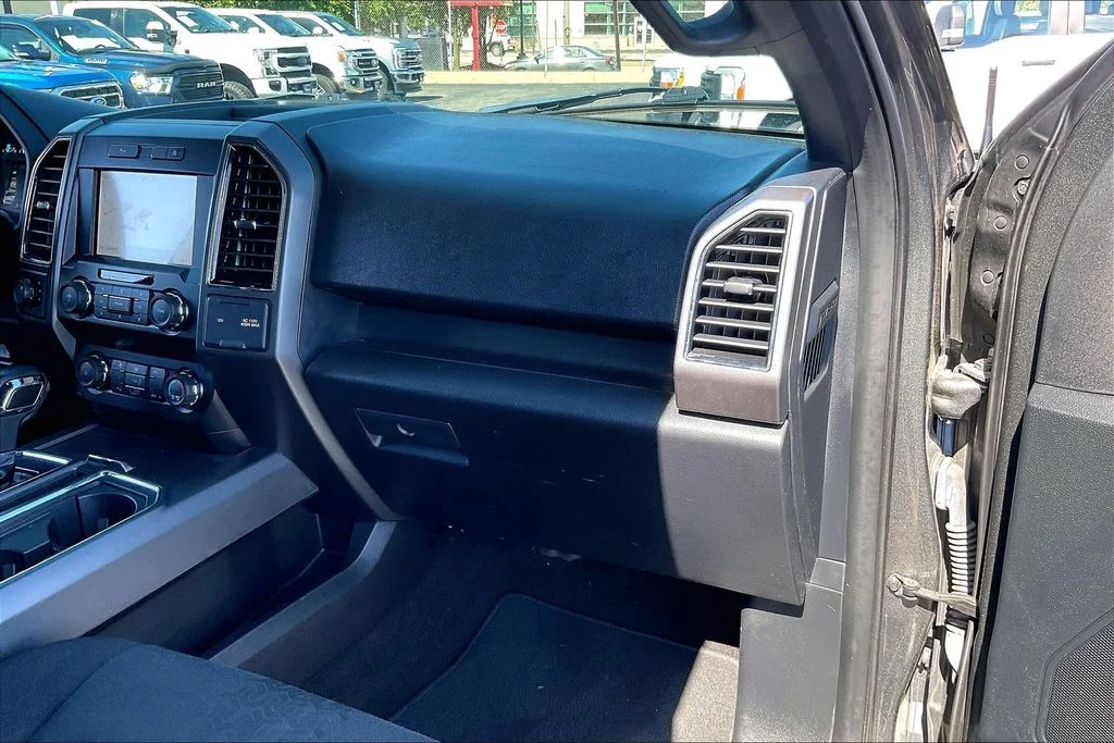 Certified Used 2020 Magnetic Ford XLT image 15