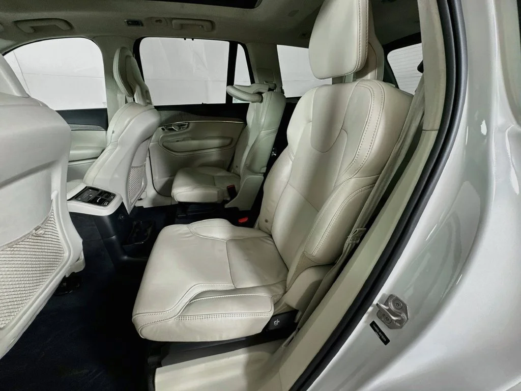 Used 2022 White Volvo T8 Inscription 6 Passenger image 30