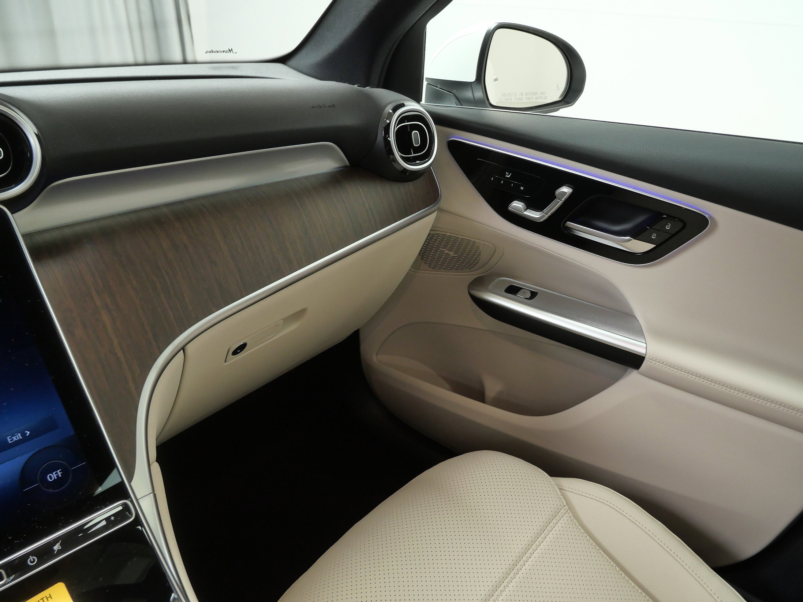 New 2026 Polar White Mercedes-Benz GLC 300 image 11