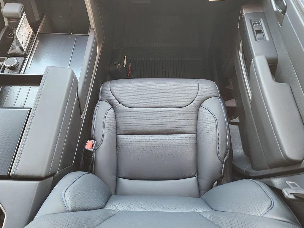 New 2026 Wind Chill Pearl <sup>1</sup> Toyota  Platinum image 9