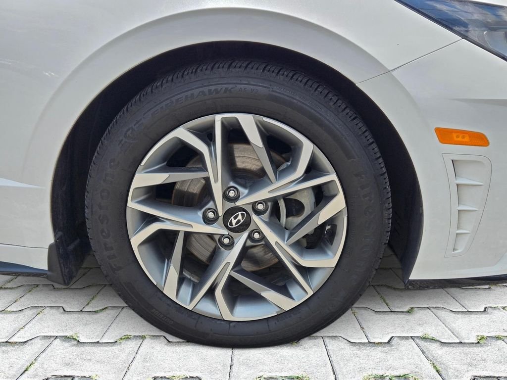 Used 2022 Gray Hyundai SEL image 3