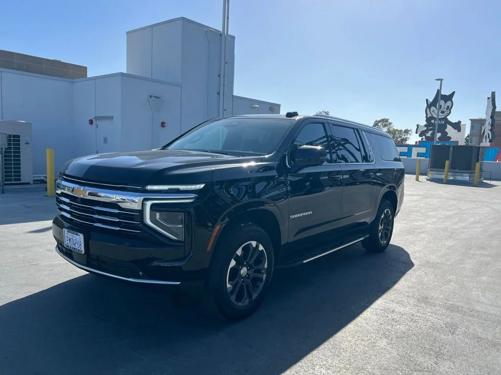 2026 Chevrolet Suburban LT 2WD's photo