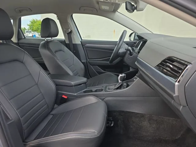 Used 2024 Silver Volkswagen 1.5T SE image 11