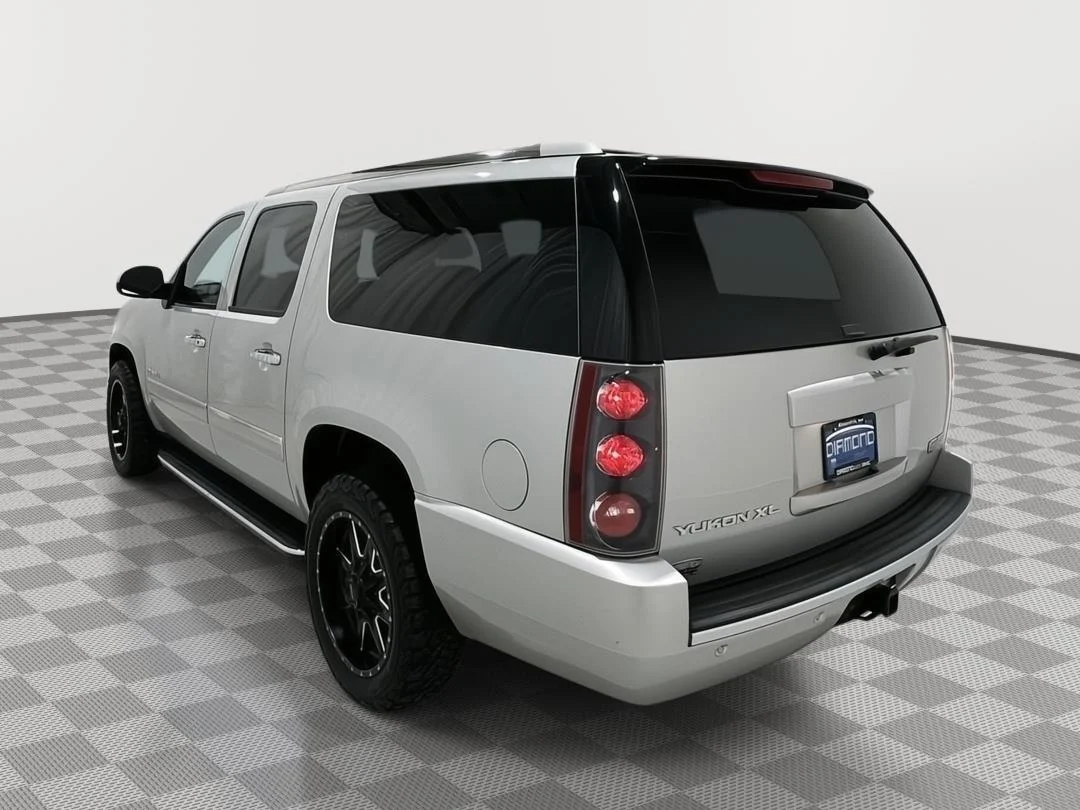 Used 2011 PURE SILVER METALLIC GMC Denali image 3