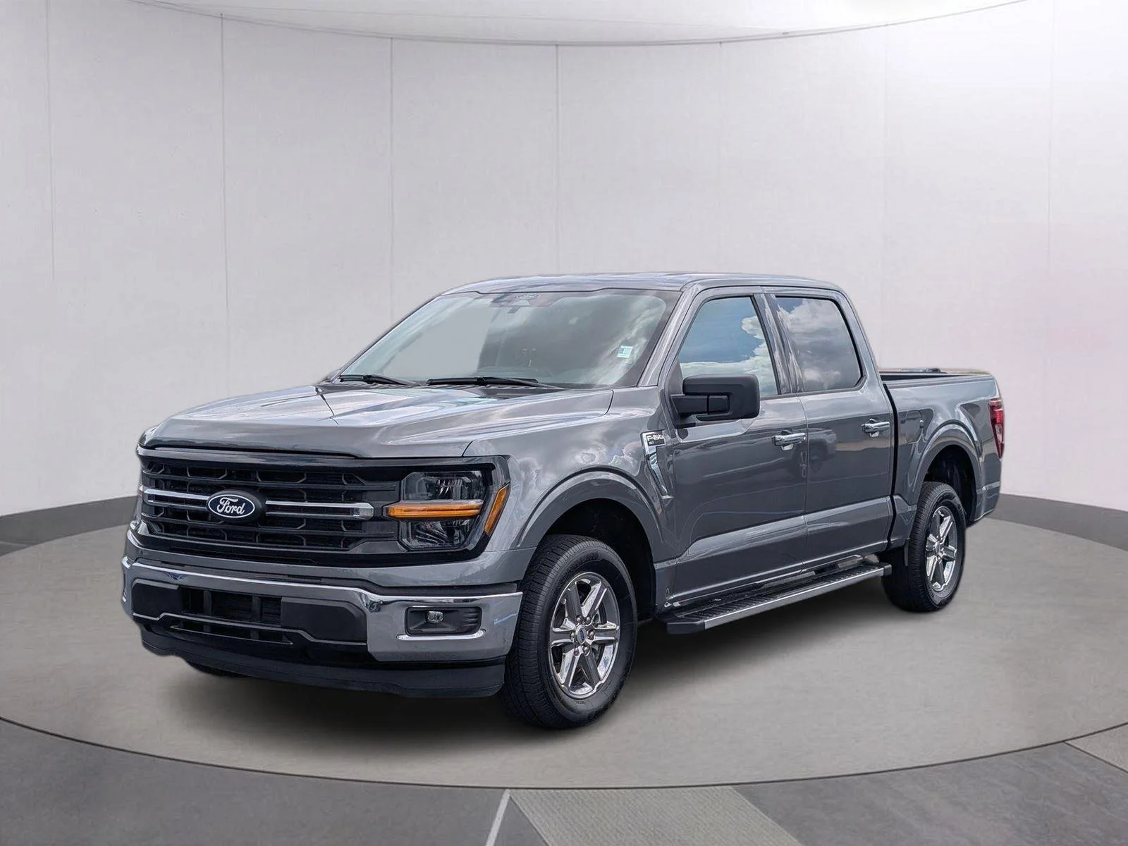 Used 2025 Carbonized Gray Ford XLT image 1