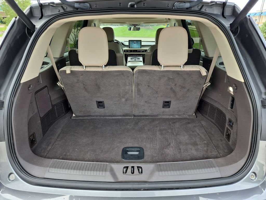 Used 2023 Gray Lincoln Standard image 28