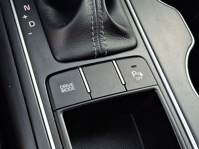 Used 2019 White Kia LX image 25
